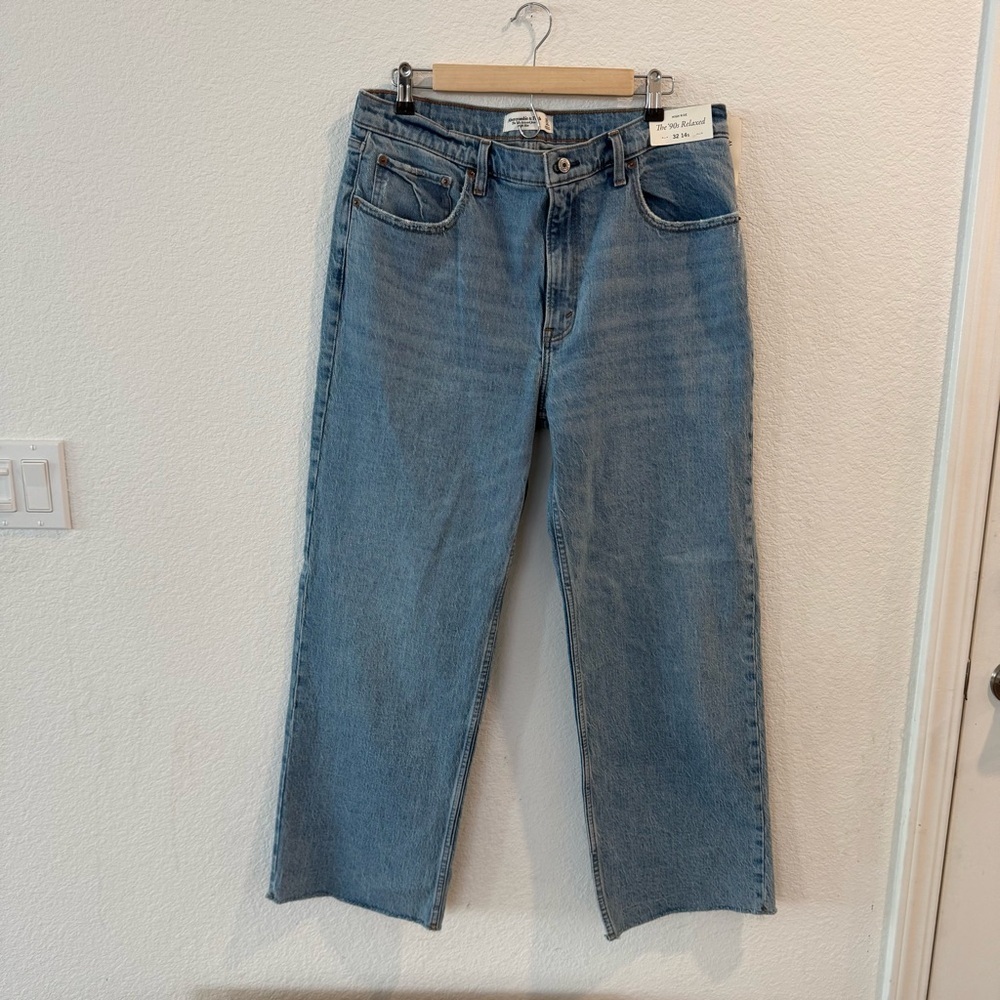 Abercrombie & Fitch- NWT 90’s Relaxed High Rise Jean- 32 Short - Picture 1 of 7